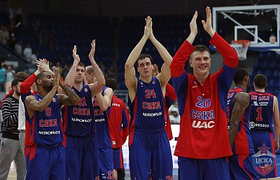 CSKA greets the fans (photo: M. Serbin, cskabasket.com)