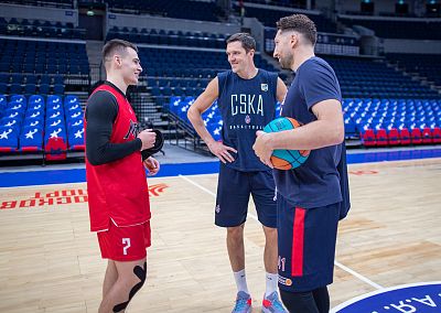 Александр Хоменко, Семен Антонов и Никита Курбанов (фото: М. Сербин, cskabasket.com)