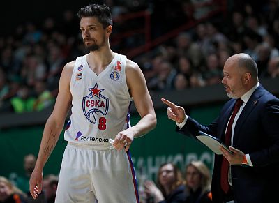 Антон Астапкович и Денис Годлевский (фото: М. Сербин, cskabasket.com)