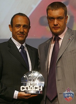 Ettore Messina and Andrey Vatoutin (photo euroleague.net/Getty Images)