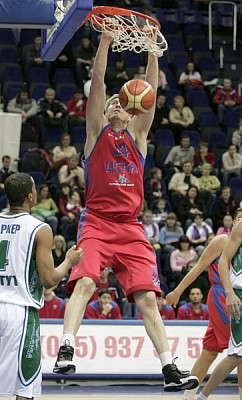 Alexey Savrasenko 9 points + 10 rebounds (photo T. Makeeva)