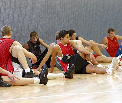 Молодежная команда тренируется вместе с  основной (фото cskabasket.com)