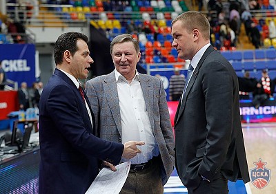 Димитрис Итудис, Сергей Иванов и Андрей Ватутин  (фото: Т. Макеева, cskabasket.com)
