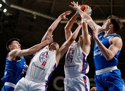 Семён Антонов и Иван Ухов (фото: М. Сербин, cskabasket.com)