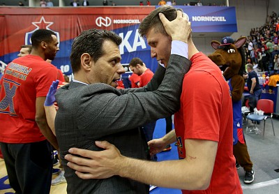Димитрис Итудис и Иван Ухов (фото: М. Сербин, cskabasket.com)