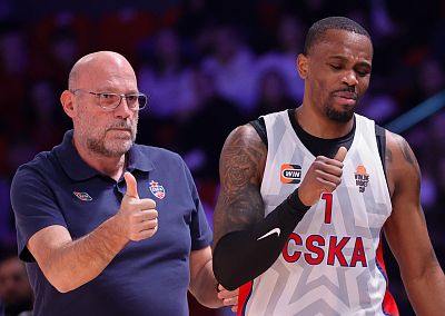 Димитрис Афтосмидис и  Антониус Кливленд (фото: Т. Макеева, cskabasket.com)