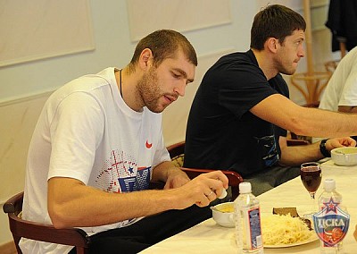 Дмитрий Соколов и Евгений Воронов  (фото cskabasket.com)