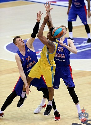 Andrey Vorontsevich and Andrey Lopatin (photo: M. Serbin, cskabasket.com)
