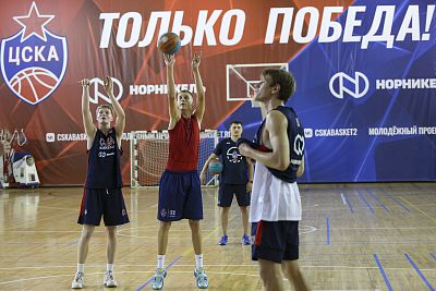Глеб Бухалов и Алексей Дорошевич (фото: Т. Макеева, cskabasket.com)