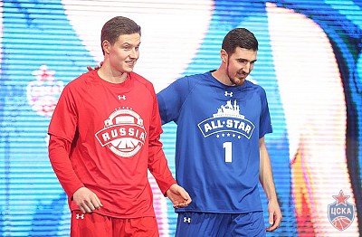 Михаил Кулагин и Нандо Де Коло (фото: М. Сербин, cskabasket.com)