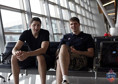 Никита Курбанов и Виктор Хряпа (фото М. Сербин, cskabasket.com)