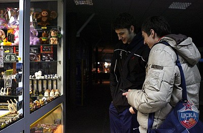 Артем Забелин и Алексей Швед (фото М. Сербин, cskabasket.com)
