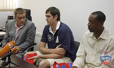 Andrey Vatoutin, Erazem Lorbek and Terence Morris (photo M. Serbin, cskabasket.com)