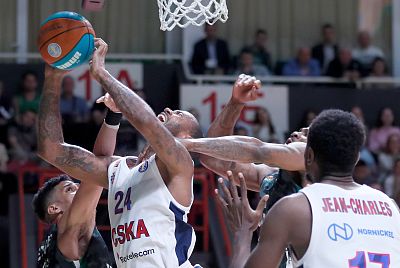 Амат М'Бай (фото: М. Сербин, cskabasket.com)