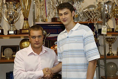 Андрей Ватутин и Артем Забелин (фото cskabasket.com)
