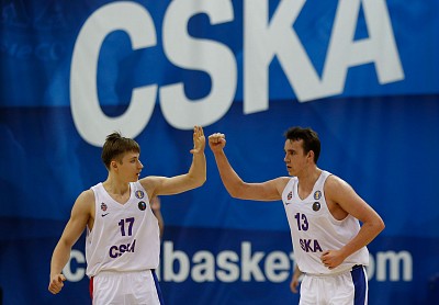 Kirill Krylov and Vasiliy Posrednikov (photo: M. Serbin, cskabasket.com)