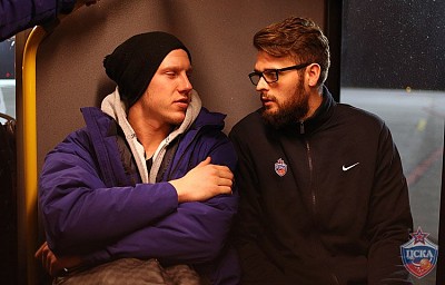 Дмитрий кулагин и Джоэл Фрилэнд (фото: М. Сербин, cskabasket.com)