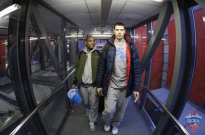 Aaron Lee Jackson and Grigory Shukhovtcov (photo: M. Serbin, cskabasket.com)