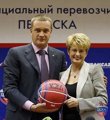 Andrey Vatutin and Olga Pleshakova (photo M. Serbin, cskabasket.com)