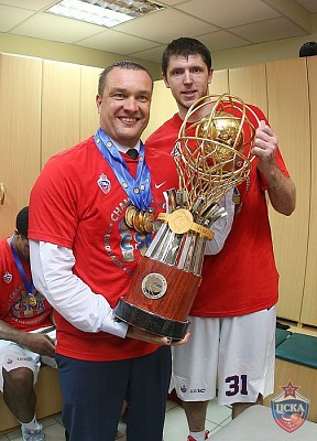Andrey Vatutin and Victor Khryapa (photo: M. Serbin, cskabasket.com)