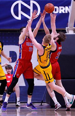 Максим Пронин и Кирилл Петухов (фото: М. Сербин, cskabasket.com)