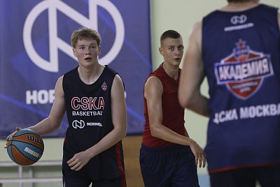 Глеб Бухалов и Алексей Дорошевич (фото: Т. Макеева, cskabasket.com)