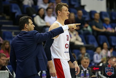 Димитрис Итудис и Андрей Воронцевич (фото: М. Сербин, cskabasket.com)