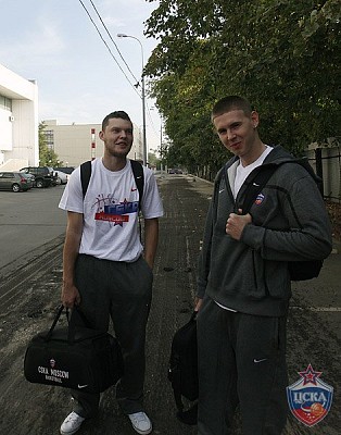 Иван Стребков и Максим Бычков (фото М. Сербин, cskabasket.com)
