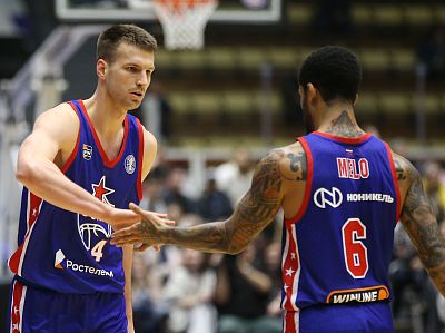 Самсон Руженцев и Мело Тримбл (фото: М. Сербин, cskabasket.com)