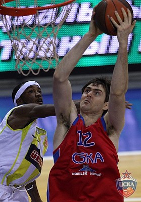 Erazem Lorbek became the game best scorer (photo Y. Kuzmin, cskabasket.com)