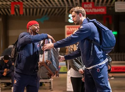 Каспер Уэйр и Александр Ганькевич (фото: М. Сербин, cskabasket.com)