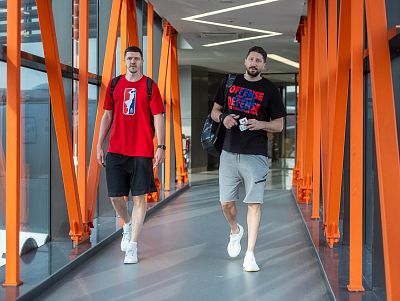 Семён Антонов и Никита Курбанов (фото: М. Сербин, cskabasket.com)