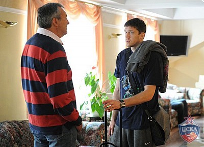 Сергей Тараканов и Евгений Воронов (фото cskabasket.com)