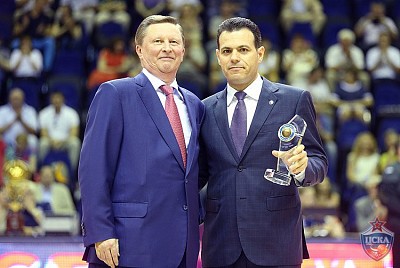 Sergey Ivanov and Dimitris Itoudis (photo: M. Serbin, cskabasket.com)