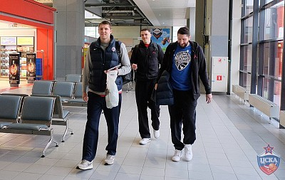Виктор Хряпа, Семен Антонов и Никита Курбанов (фото: М. Сербин, cskabasket.com)