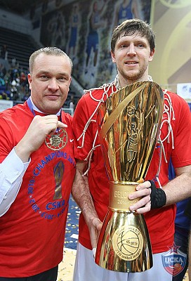 Andrey Vatutin and Victor Khryapa (photo: cskabasket.com)