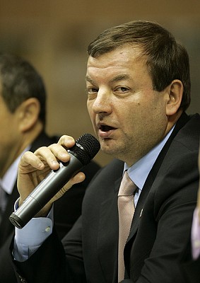 Сергей Кущенко отвечает на вопросы болельщиков (фото М. Сербин)