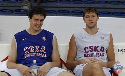 Александр Каун и Виктор Хряпа (фото: М. Сербин, cskabasket.com)