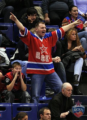 CSKA fan (photo Y. Kuzmin, cskabasket.com)