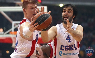 Andrey Vorontsevich and Milos Teodosic (photo: M. Serbin, cskabasket.com)