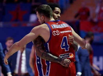 Алекса Аврамович и Мело Тримбл (фото: Т. Макеева, cskabasket.com)