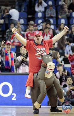 CSKA fan (photo T. Makeeva, cskabasket.com)