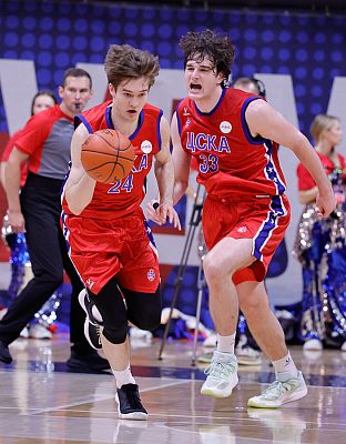 Денис Клуббе и Владислав Самухин (фото: Т. Макеева, cskabasket.com)