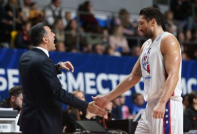  Андреас Пистиолис и Никита Курбанов (фото: М. Сербин, cskabasket.com)