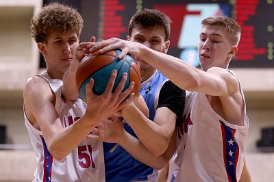 Максим Ферябников и Никита Михеев (фото: М. Сербин, cskabasket.com)