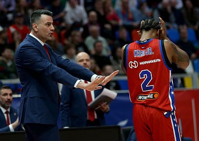 Андреас Пистиолис и Каспер Уэйр (фото: М. Сербин, cskabasket.com)