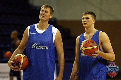 Alexey Savrasenko and Andrey Vorontsevich (photo M. Serbin, cskabasket.com)