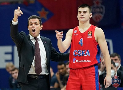 Dimitris Itoudis and Aleksandr Khomenko (photo: T. Makeeva, cskabasket.com)
