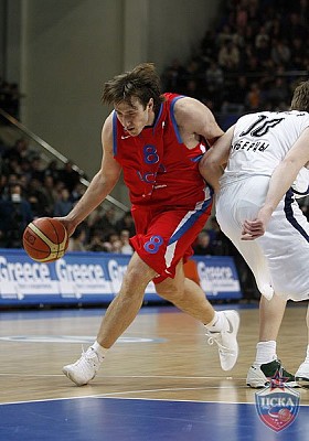 Matjaz Smodis became the game best scorer (photo M. Serbin, cskabasket.com)