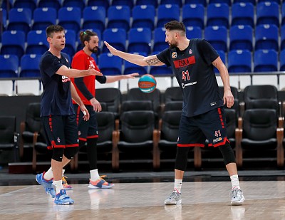 Иван Ухов и Никита Курбанов (фото: М. Сербин, cskabasket.com)